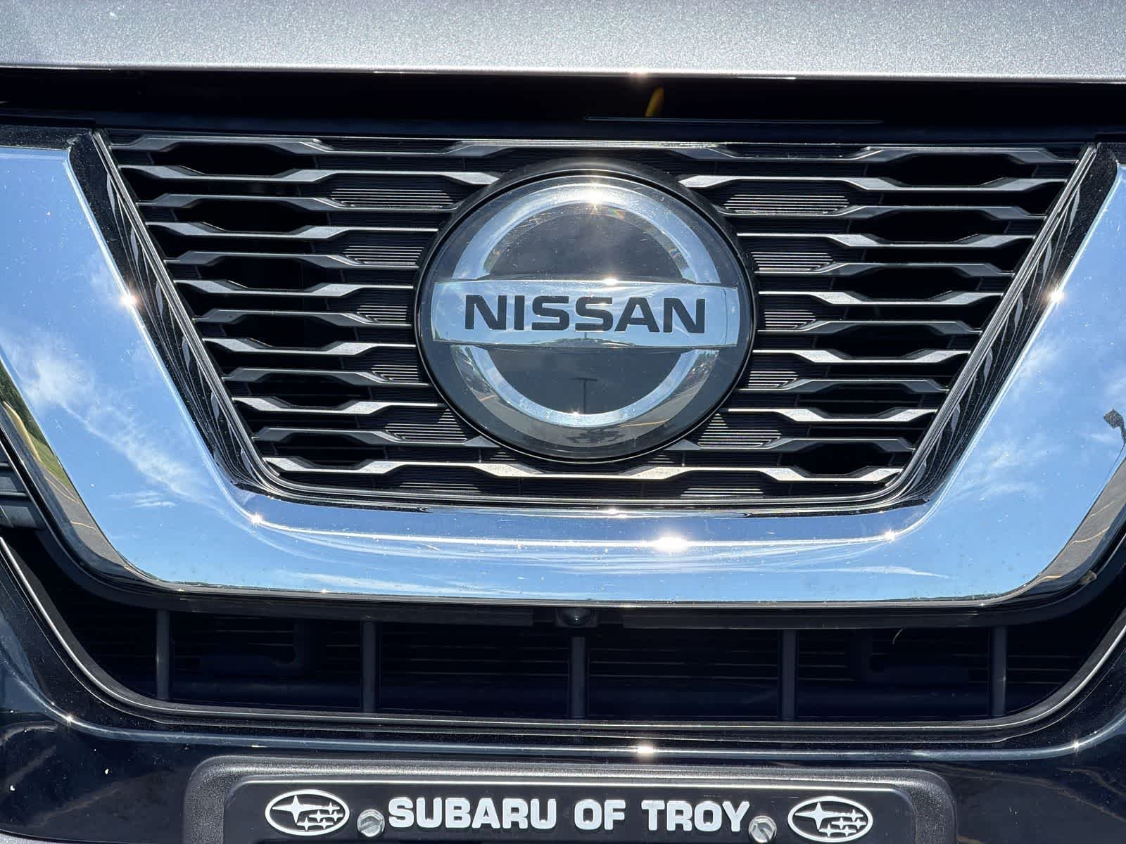 Used 2020 Gun Metallic Nissan SL image 12