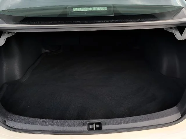 Used 2022 White Toyota LE image 31