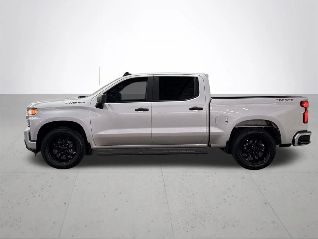 Used 2019 Silver Chevrolet Custom image 13