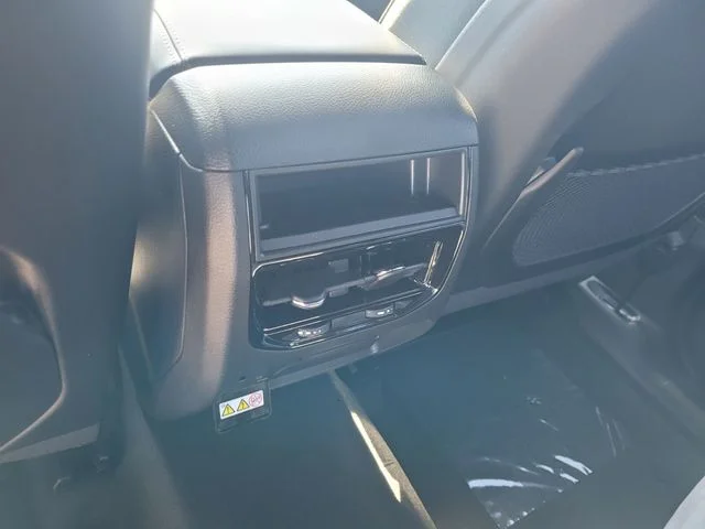 New 2026 Silver Zynith Exterior Paint Jeep Altitude image 7
