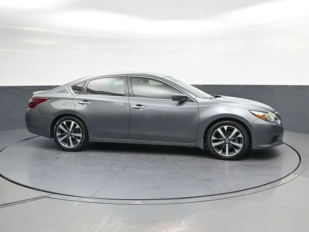 Used 2017 Gray Nissan 2.5 SR image 4
