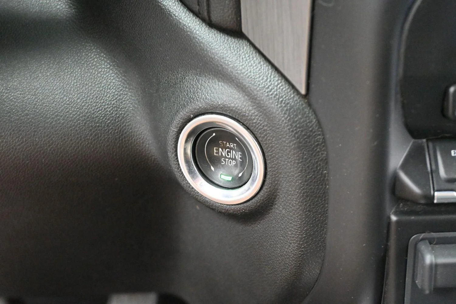 Used 2021 Ebony Twilight Metallic GMC Denali image 28