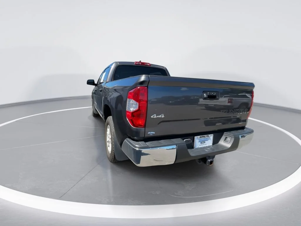 Used 2020 Gray Toyota SR5 image 7