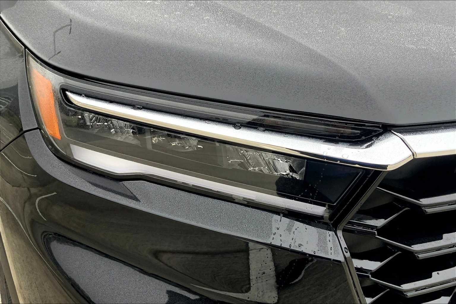Used 2025 Crystal Black Pearl Honda Touring image 13