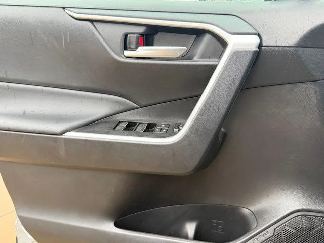 Certified Used 2025 SILVER SKY METALLIC Toyota XLE Premium image 21