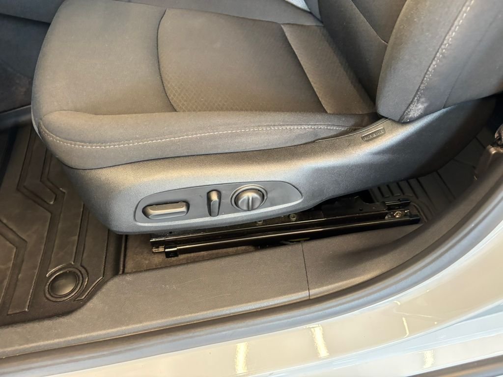 Used 2020 Summit White Chevrolet LS image 14