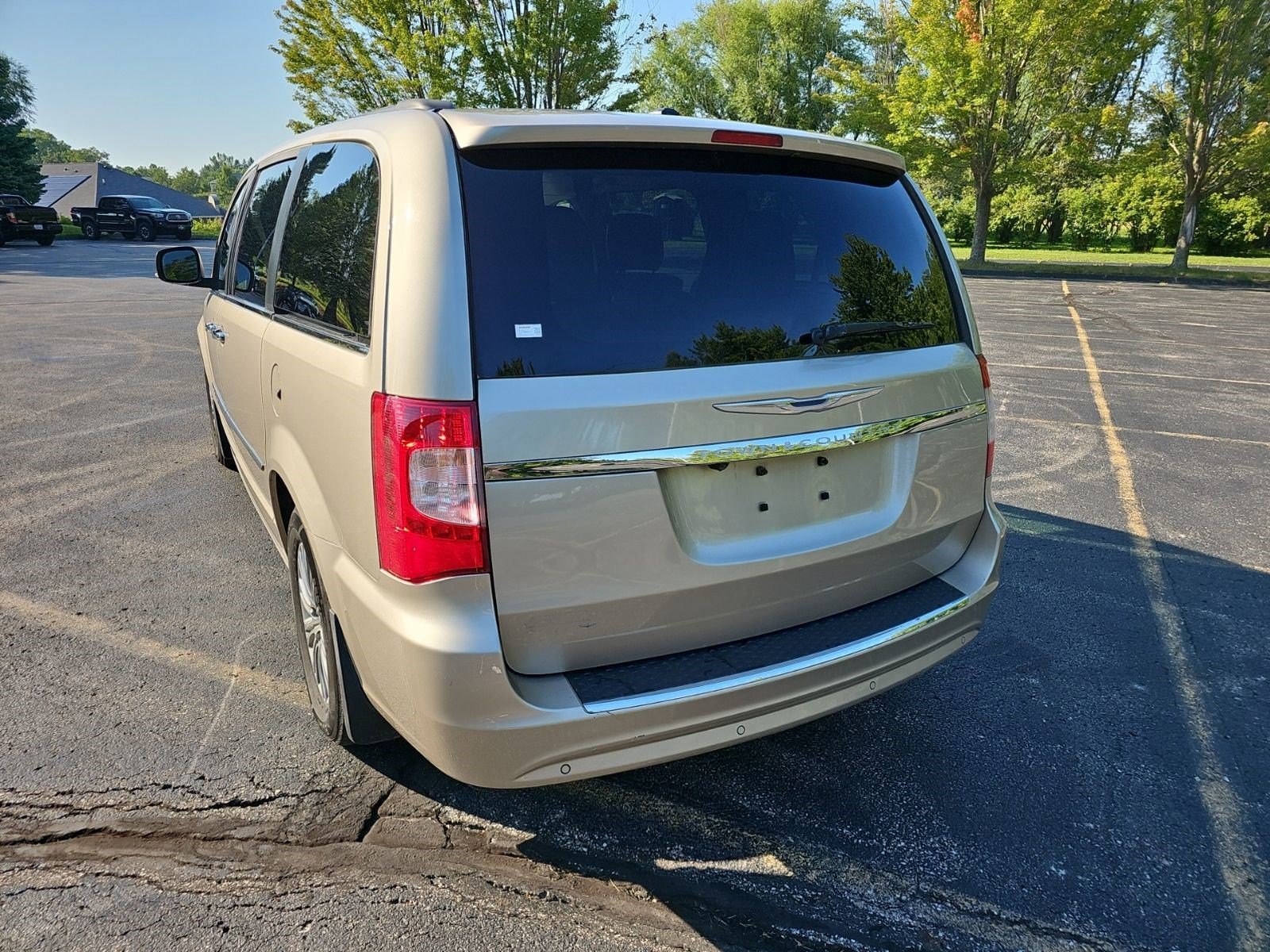 Used 2016 Cashmere/Sandstone Pearlcoat Chrysler Touring-L image 3