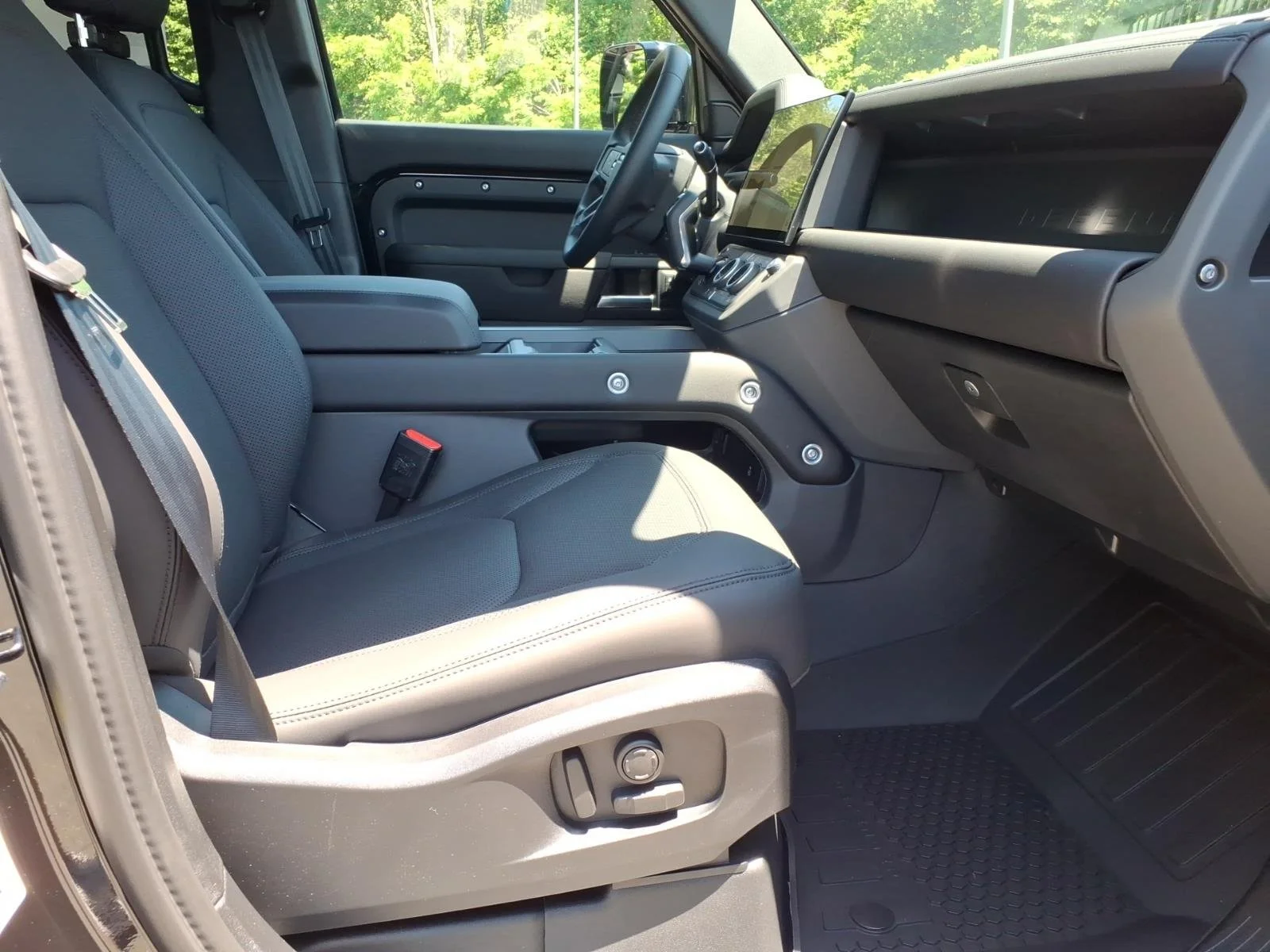 New 2026 Santorini Black LAND ROVER S image 3