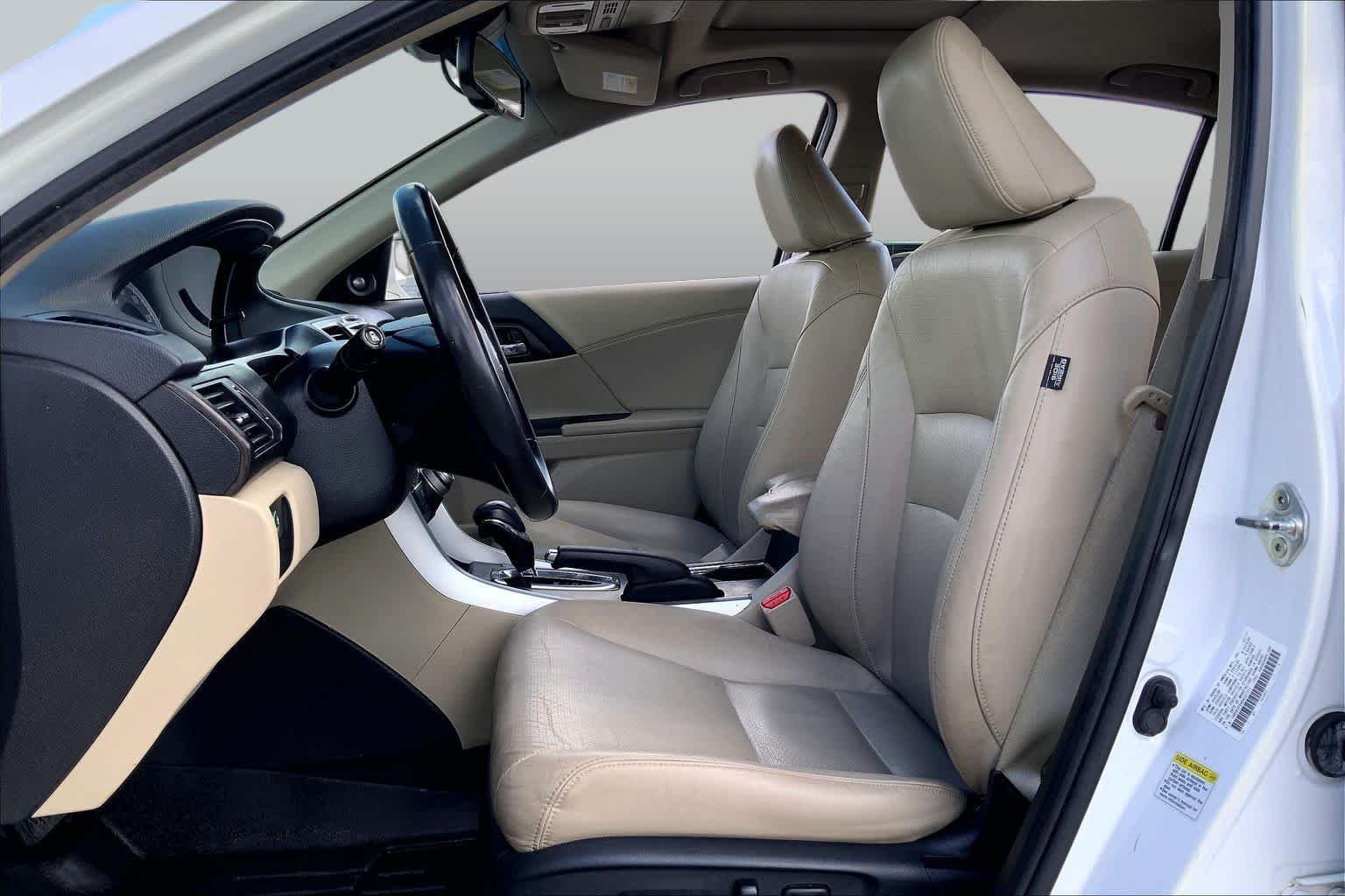 Used 2013 White Orchid Pearl Honda Touring image 8