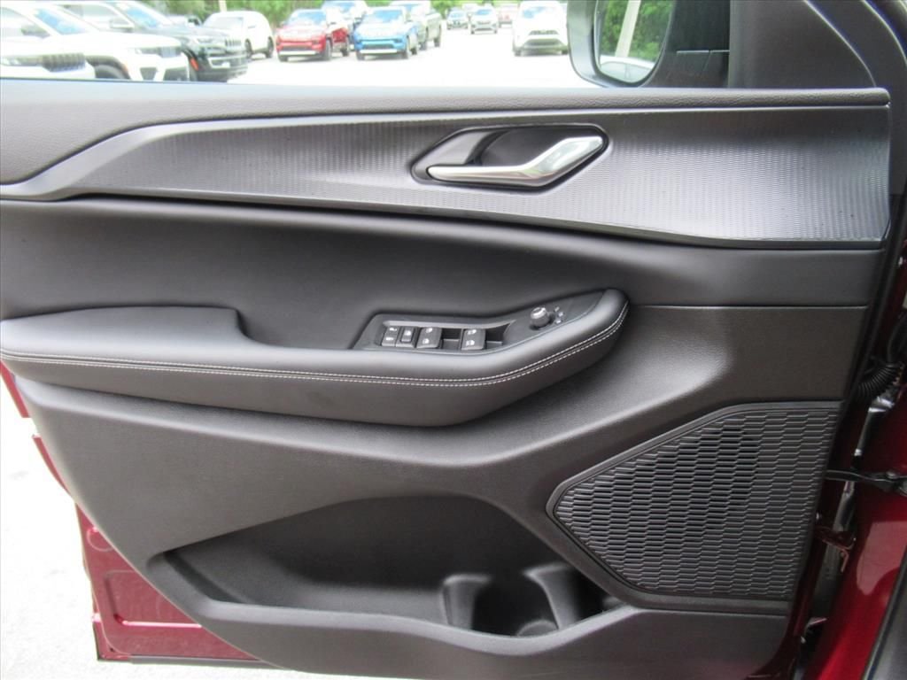 New 2026 Velvet Red Pearl-Coat Exterior Paint Jeep Laredo X image 21