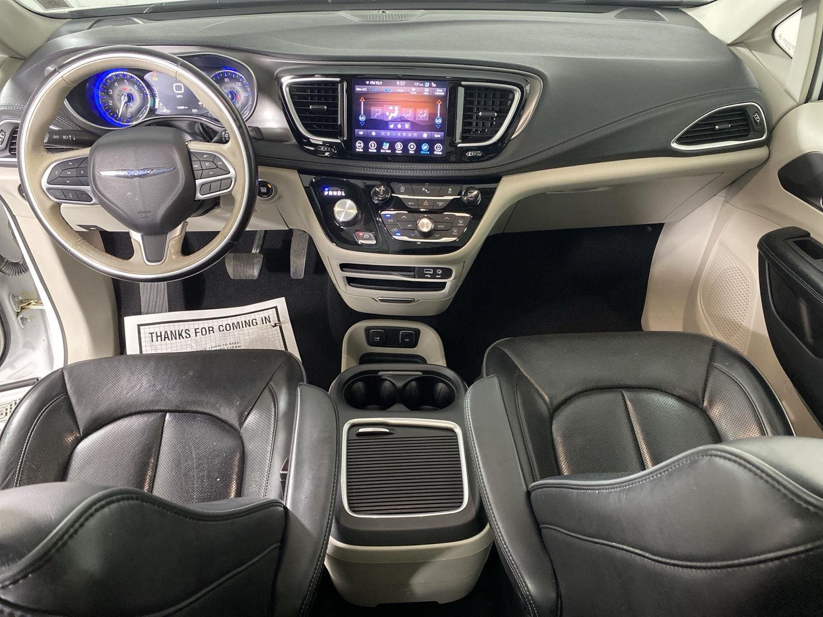 Used 2019 Bright White Clearcoat Chrysler Limited image 30