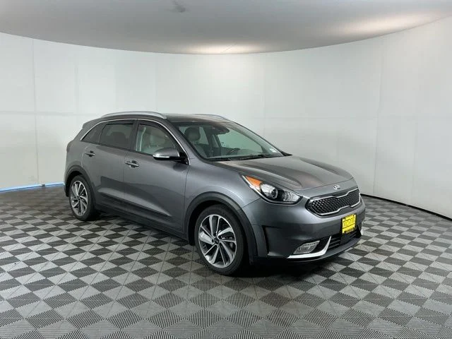 Used 2017 Gray Kia Touring image 3