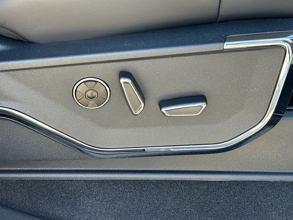 New 2026 Star White Metallic Tri-Coat Ford Platinum® image 38