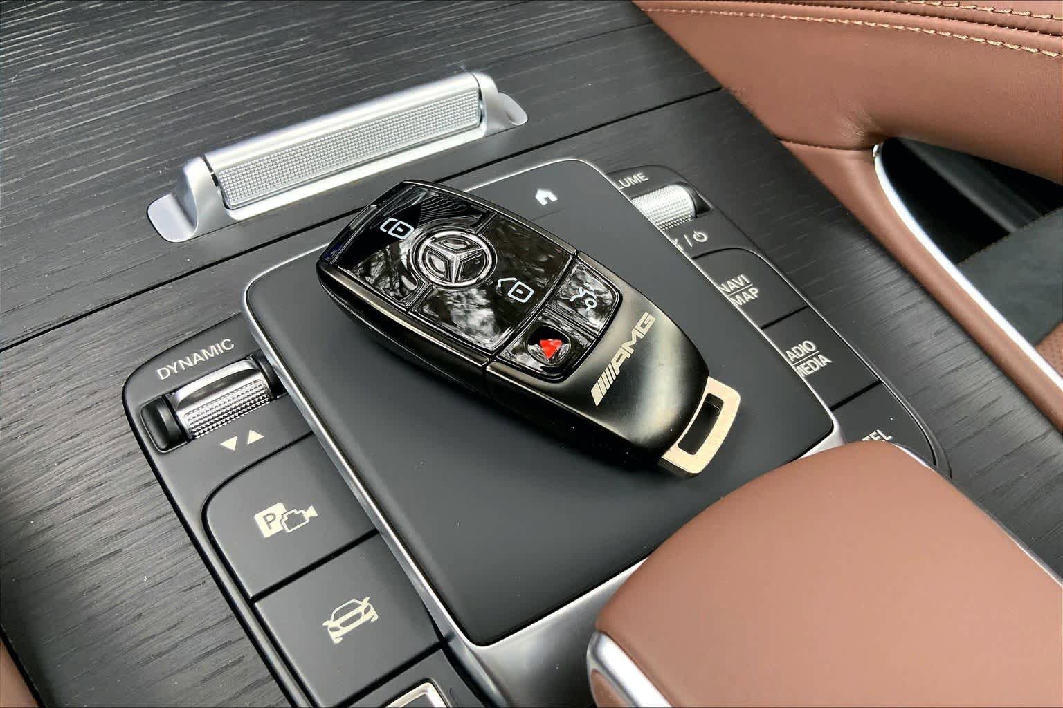 New 2026 MANUFAKTUR Moonlight White Metallic Mercedes-Benz AMG® GLE 53 image 21