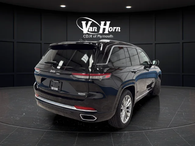 Used 2024 Diamond Black Jeep Summit image 7