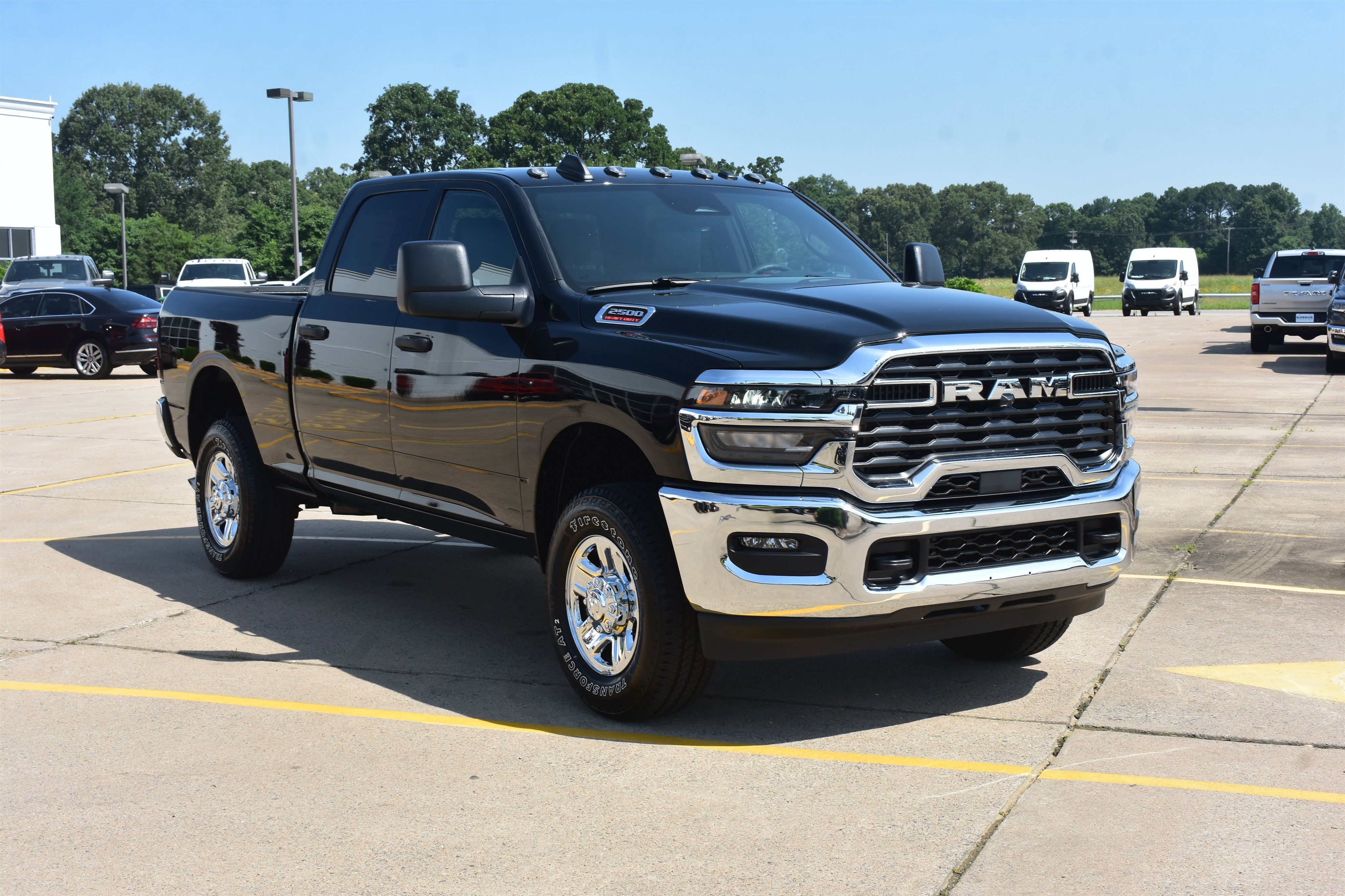 New 2026 Diamond Black Crystal Pearl-Coat Exterior Paint RAM Tradesman image 3