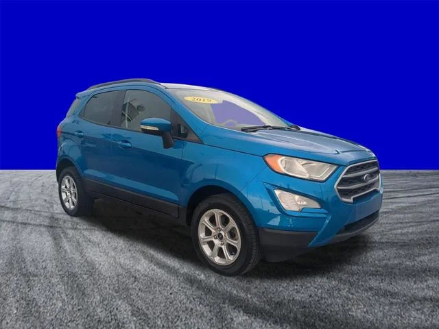 Used 2019 Blue Candy Ford SE image 2