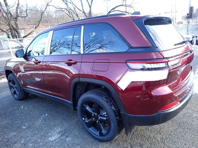 New 2025 Velvet Red Pearl-Coat Exterior Paint Jeep Limited image 3
