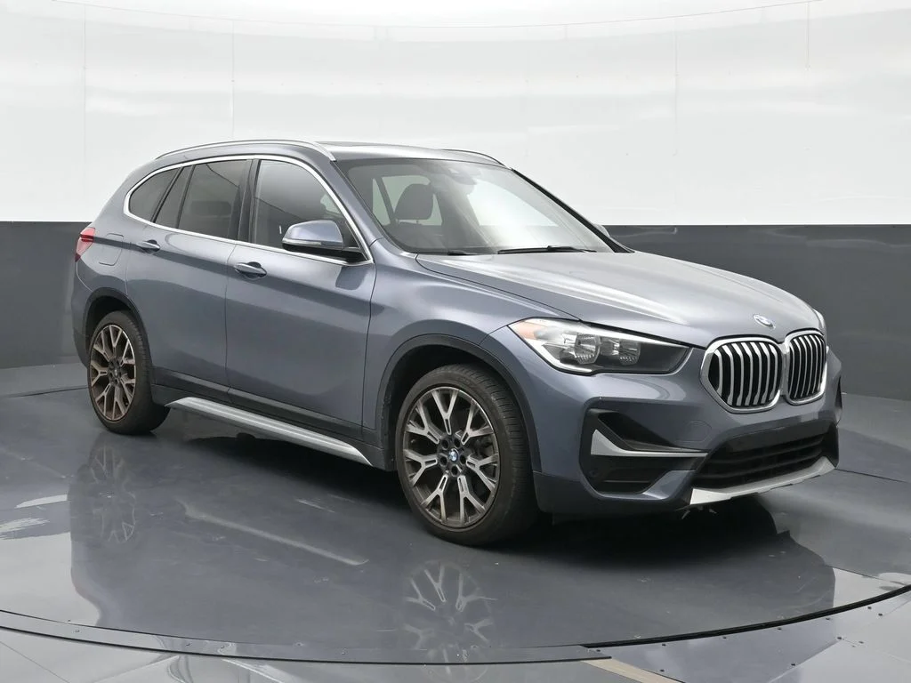 Used 2021  BMW sDrive28i image 4