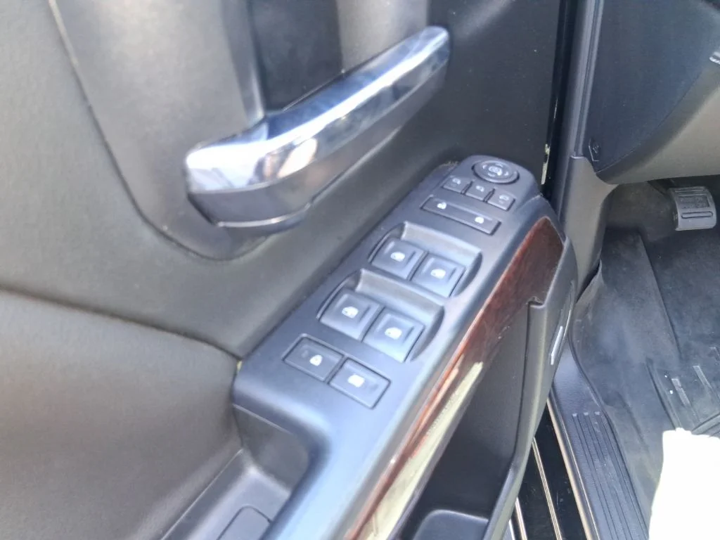 Used 2017 Black GMC SLT image 5