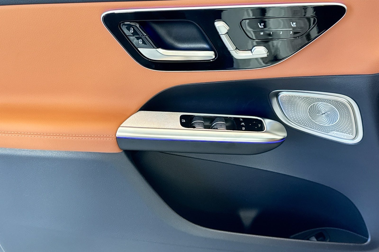 New 2026 Polar White Mercedes-Benz GLC 300 image 16