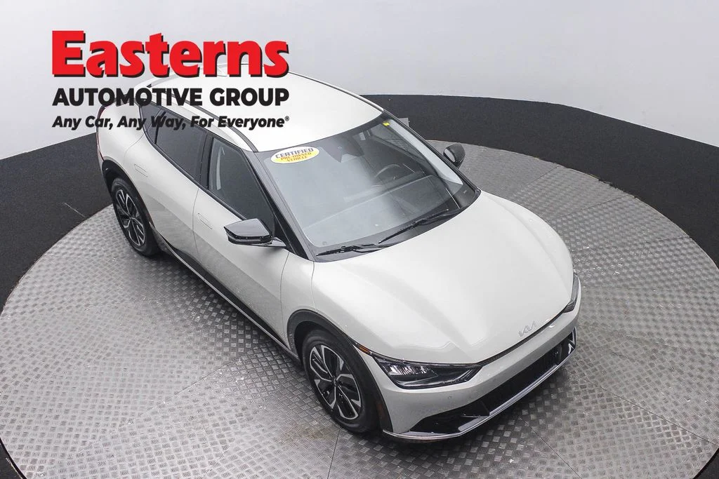 Used 2023 White Kia Wind image 3