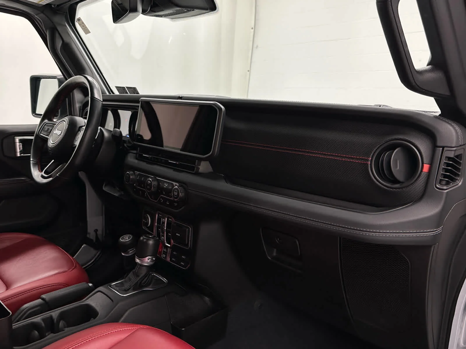 Used 2024 Silver Zynith Clearcoat Jeep Rubicon 392 image 17