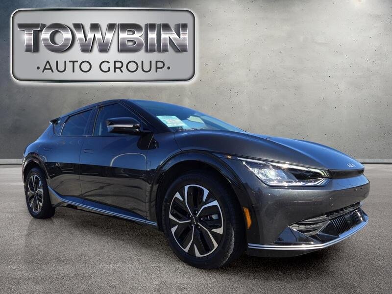 Used 2023 Gray KIA WIND RWD image 2