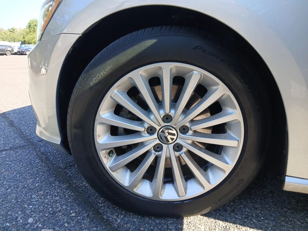 Used 2016 Silver Volkswagen 1.8T SE image 27