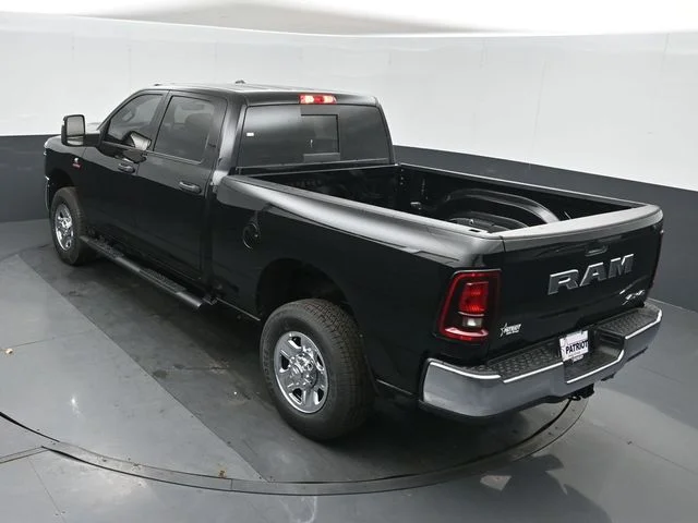 New 2026 Diamond Black Crystal Pearl-Coat Exterior Paint RAM Tradesman image 33