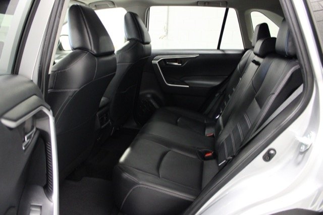 Certified Used 2019 Silver Toyota Xle premium image 15