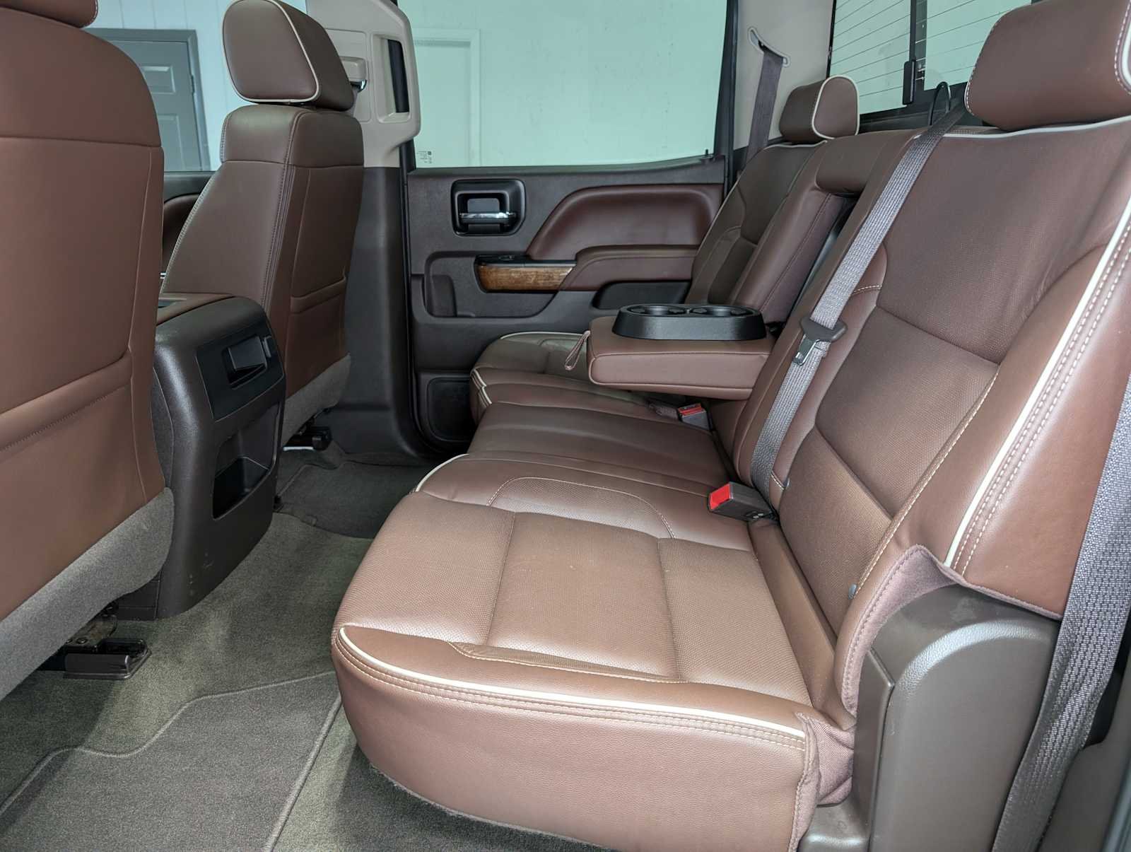 Used 2017 Iridescent Pearl Tricoat Chevrolet High Country image 24