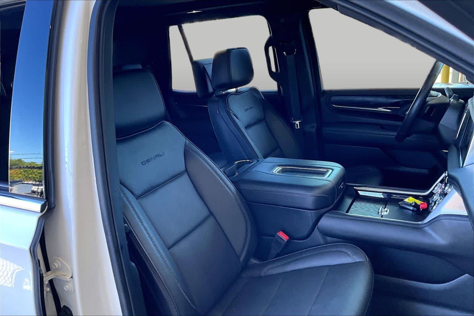 Used 2024 White Frost Tricoat GMC Denali image 9