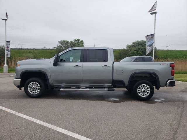 Used 2025 Gray Chevrolet LT image 9
