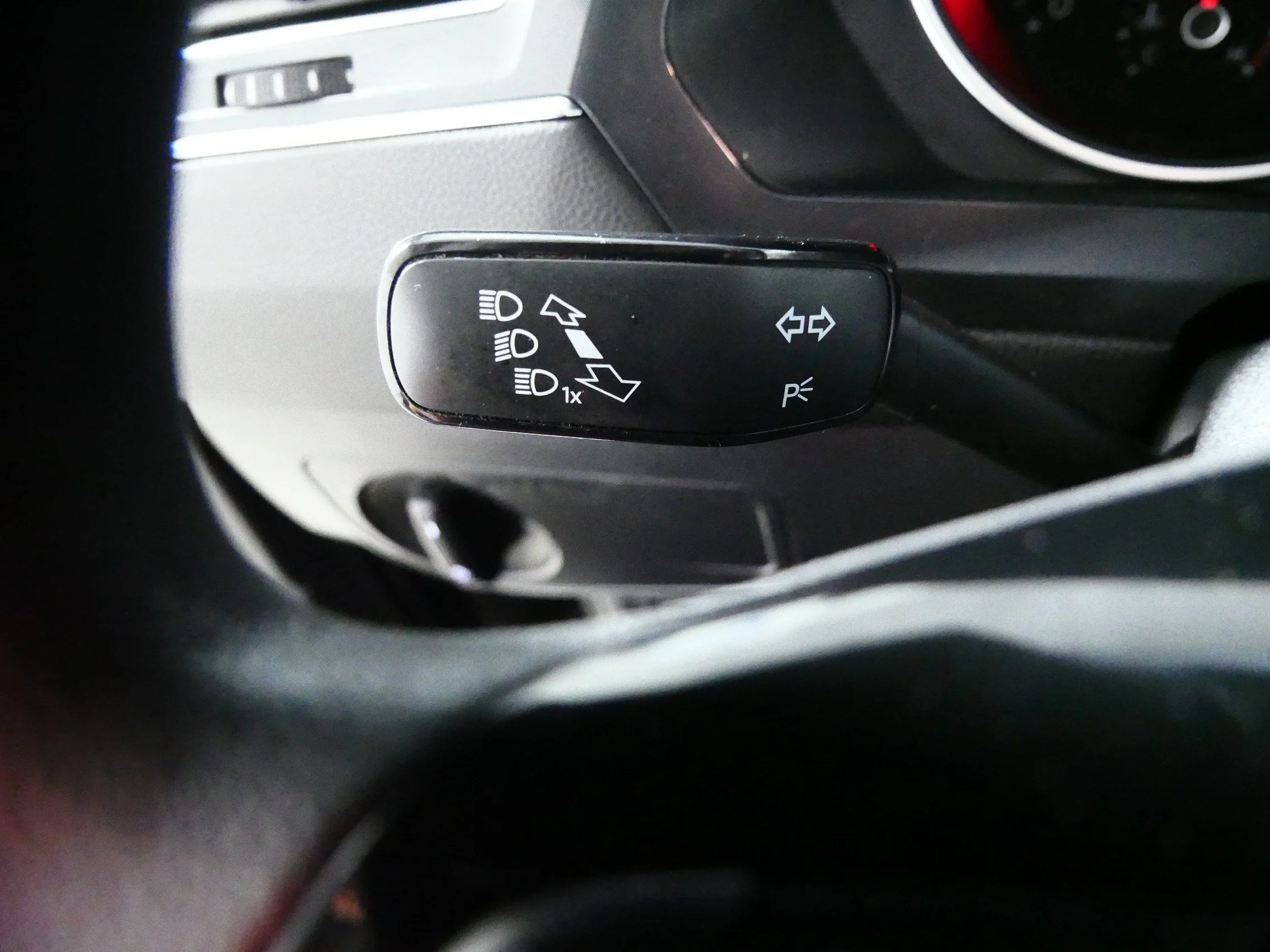 Used 2021 Deep Black Pearl Volkswagen S image 32