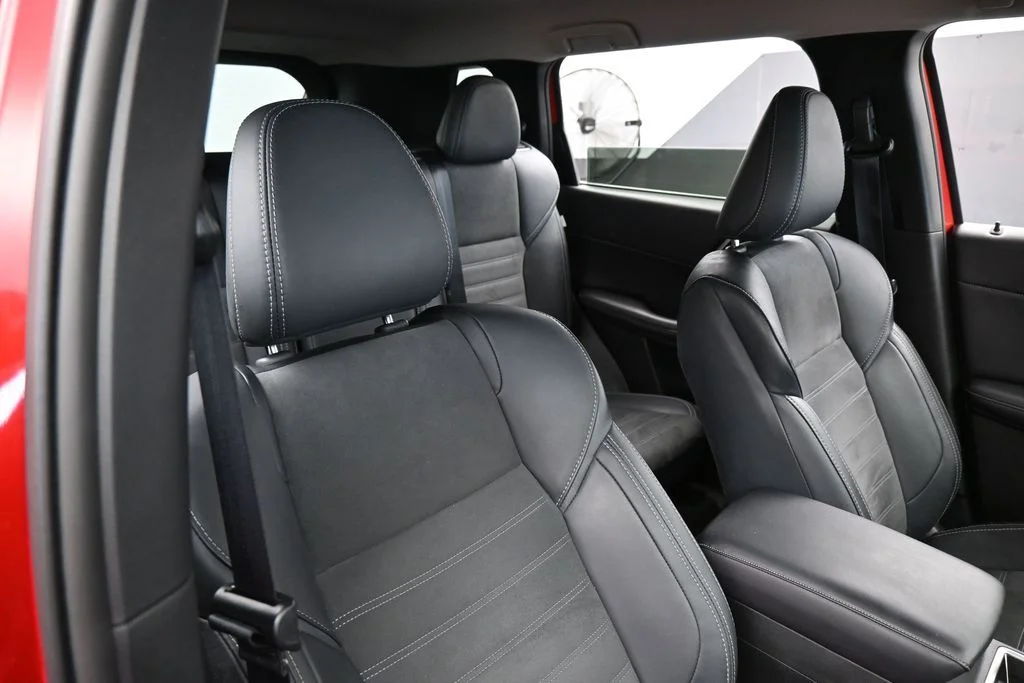 Used 2024 Red Mitsubishi SE Black Edition image 38