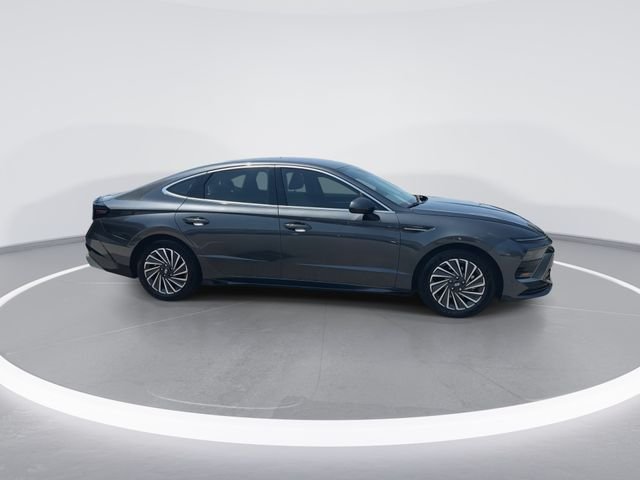 Certified Used 2025 Gray Hyundai SEL image 9