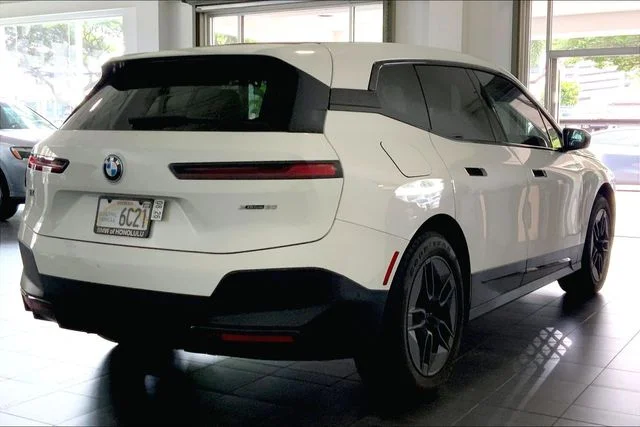Used 2024 White BMW xDrive50 image 6