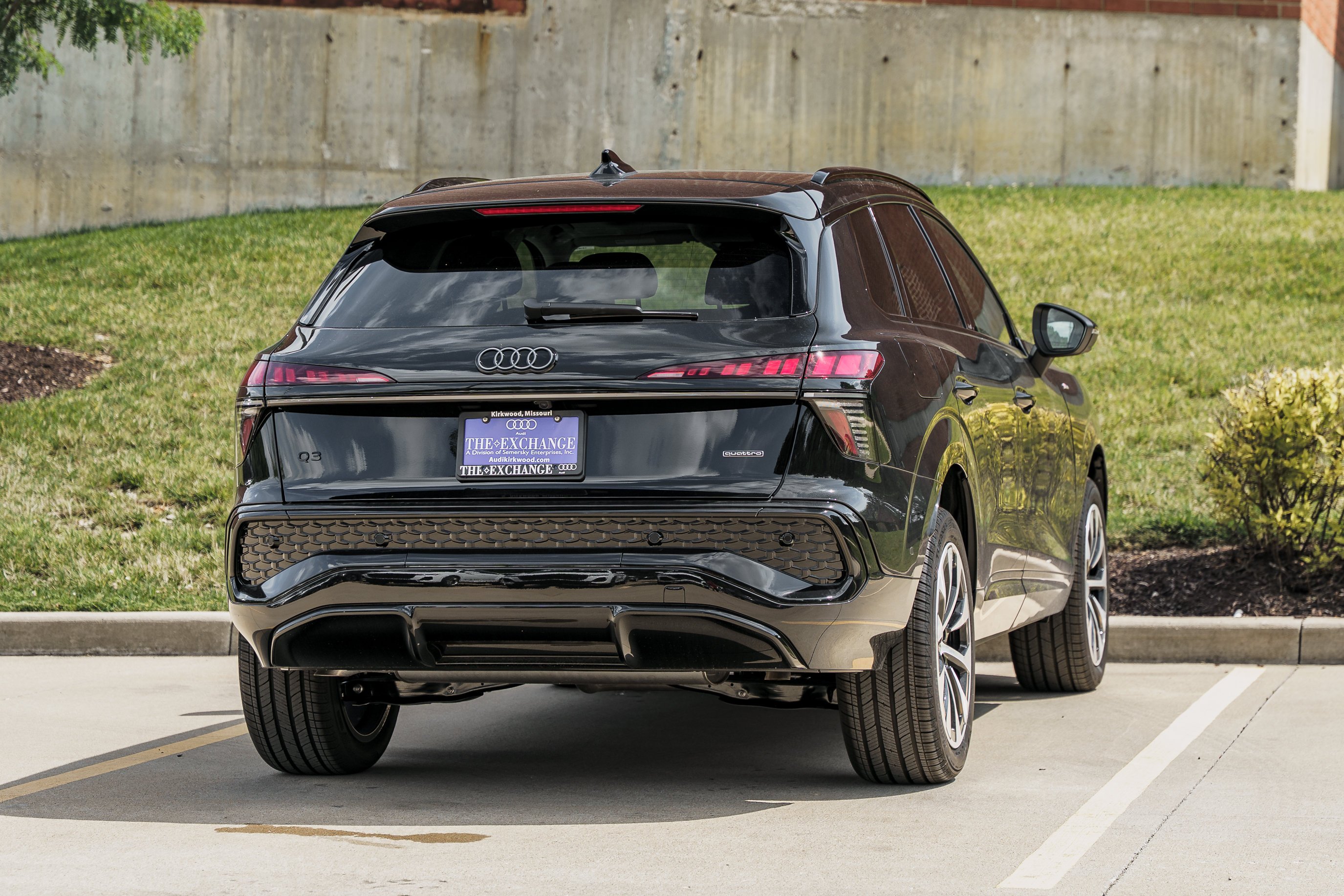 New 2026 MYTHOS BLACK Audi S line image 3