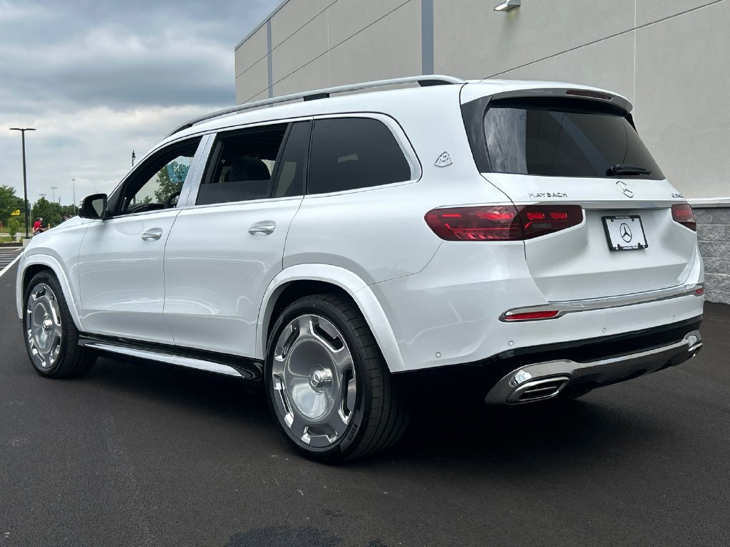New 2026 MANUFAKTUR Moonlight White Metallic Mercedes-Benz Maybach GLS 600 image 45