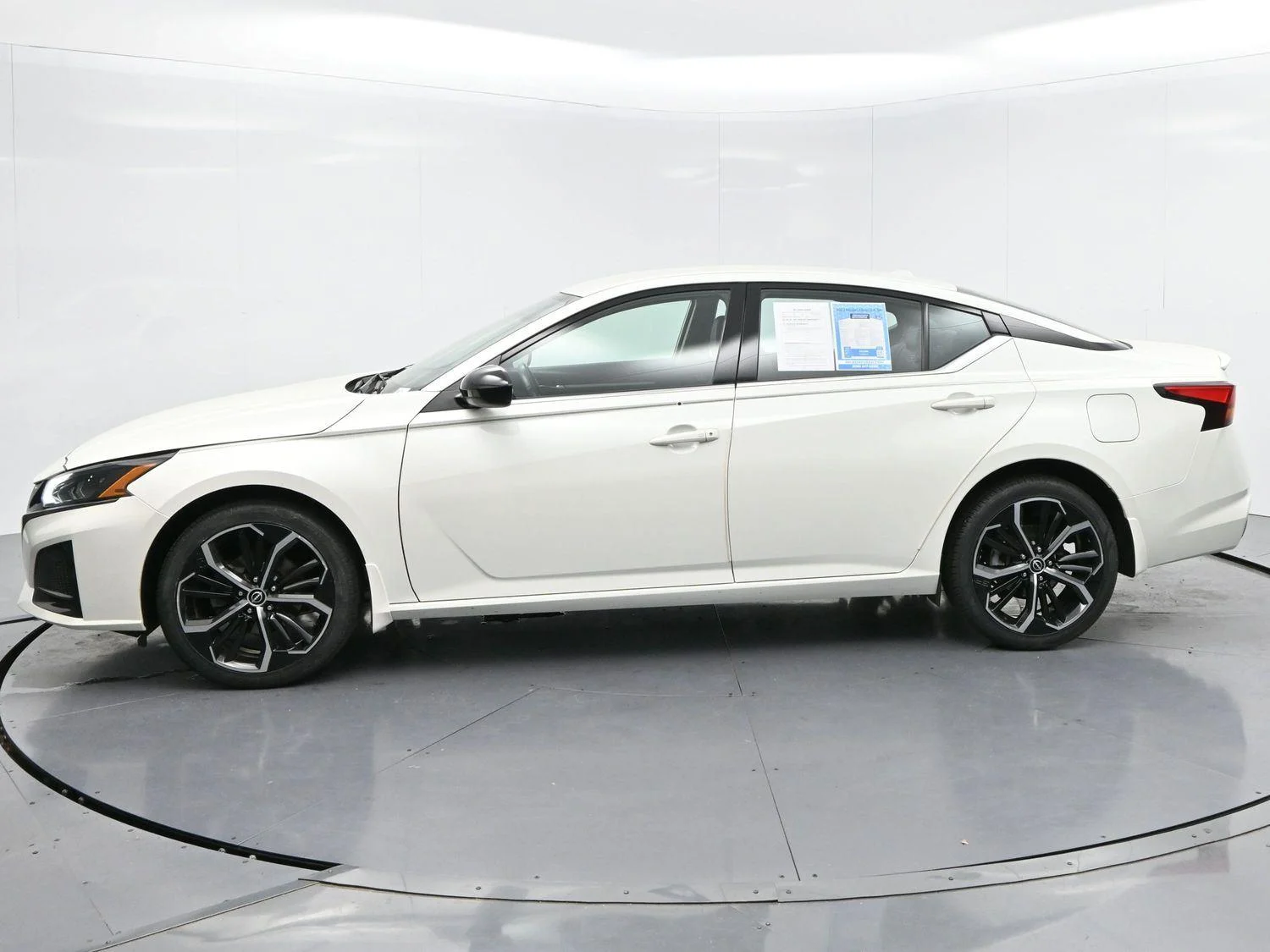 Used 2023 Pearl White Tricoat Nissan 2.5 SR image 4