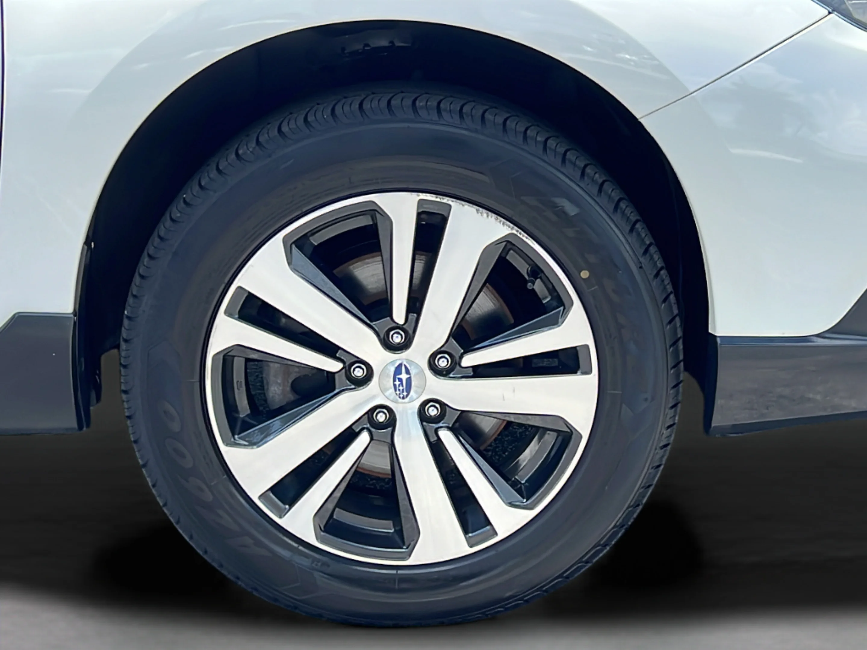 Used 2019 Crystal White Pearl Subaru Limited image 26