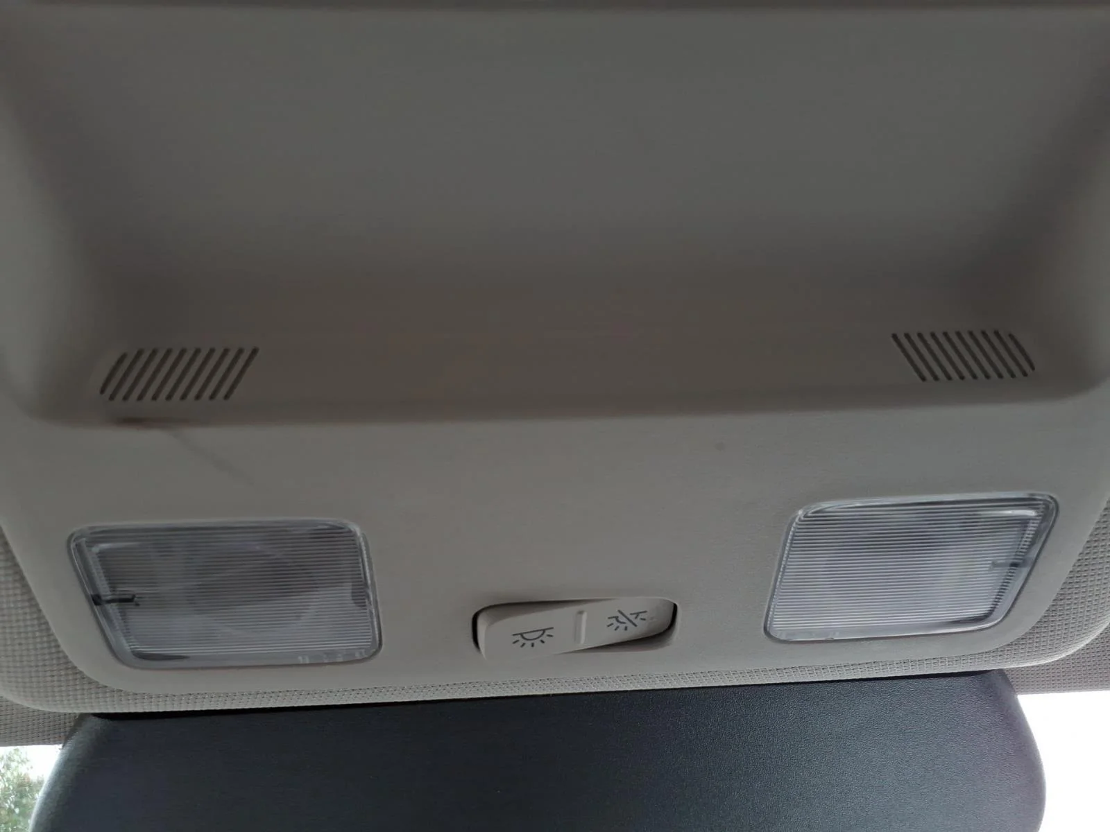 Used 2021 Oxford White Ford SE image 22