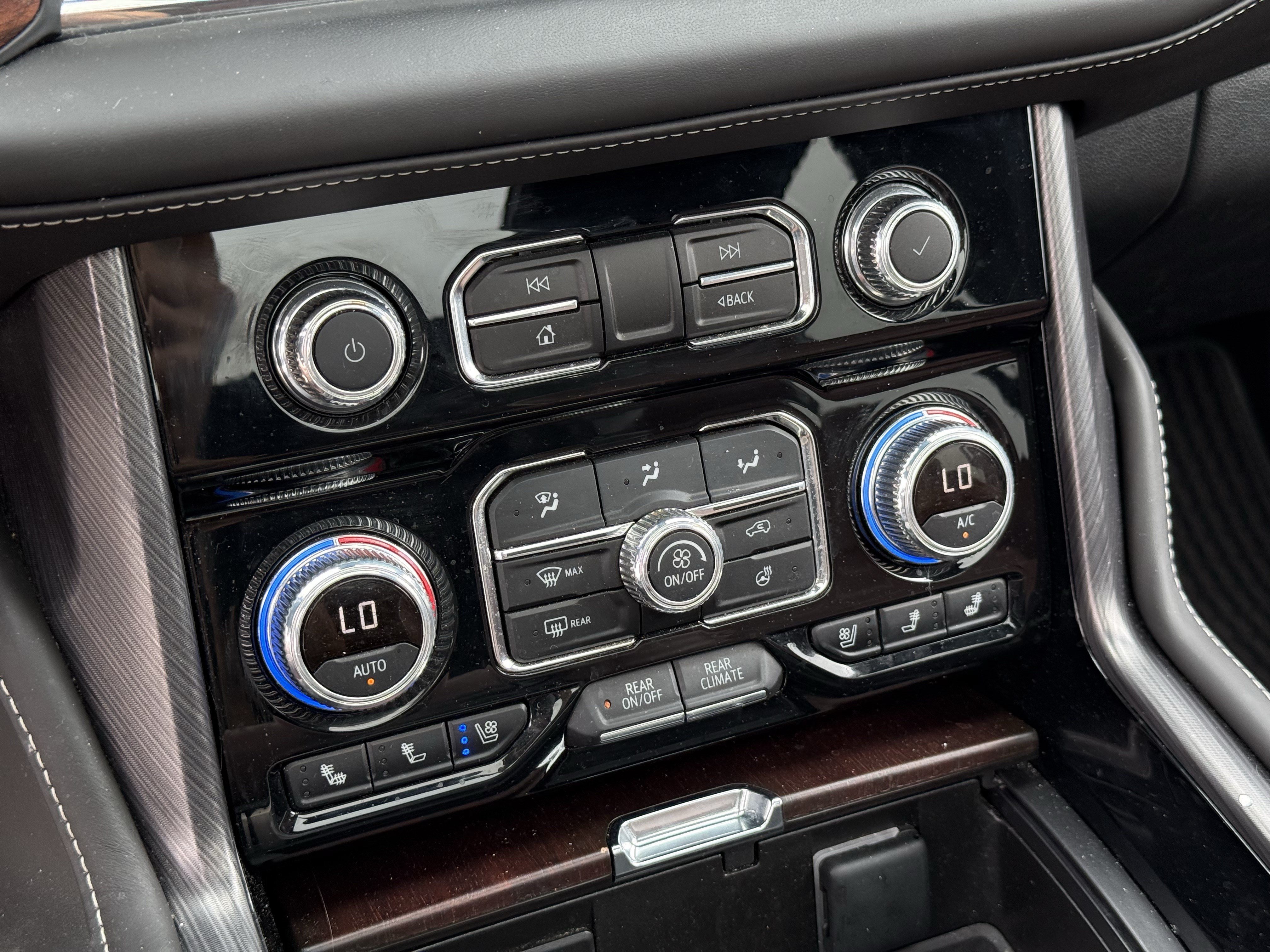 Used 2023 White Frost Tricoat GMC Denali Ultimate image 21