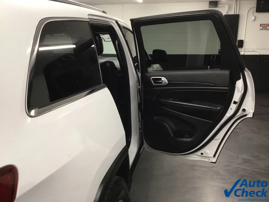 Used 2020 White Jeep Altitude image 35