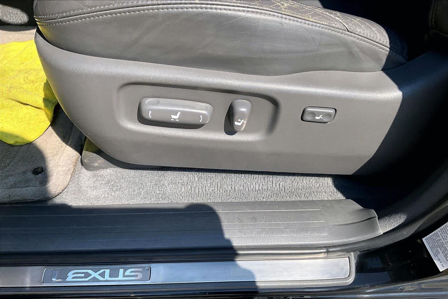 Used 2005 Black Onyx Lexus  image 29