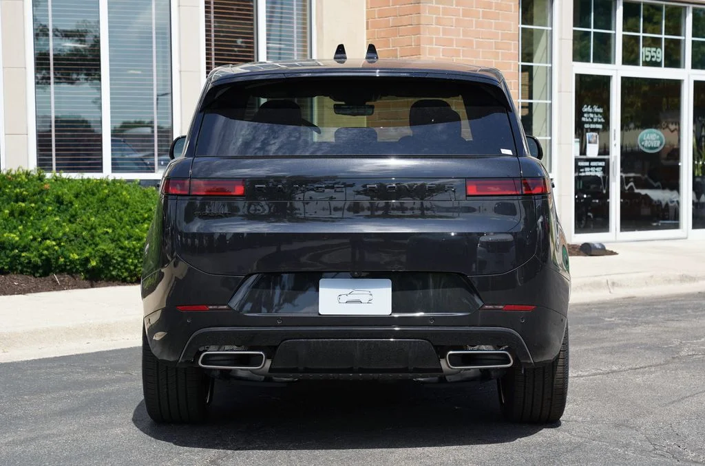 New 2026 Santorini Black Land Rover Dynamic SE image 5