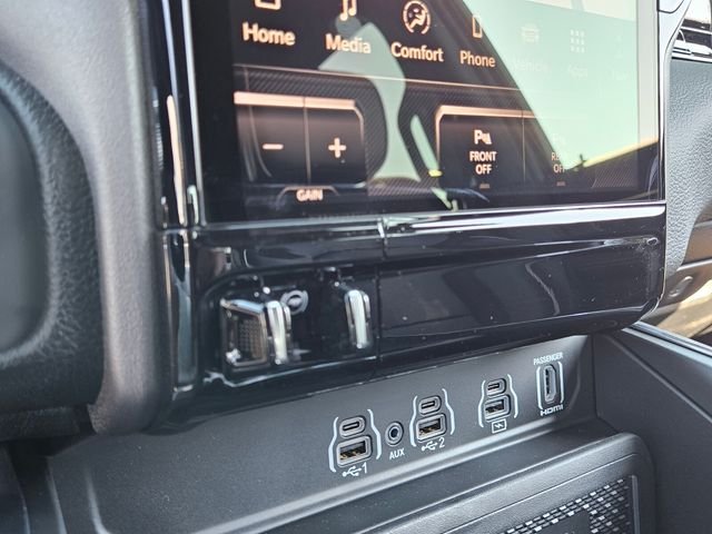New 2026 Diamond Black Crystal Pearl-Coat Exterior Paint RAM Laramie image 22