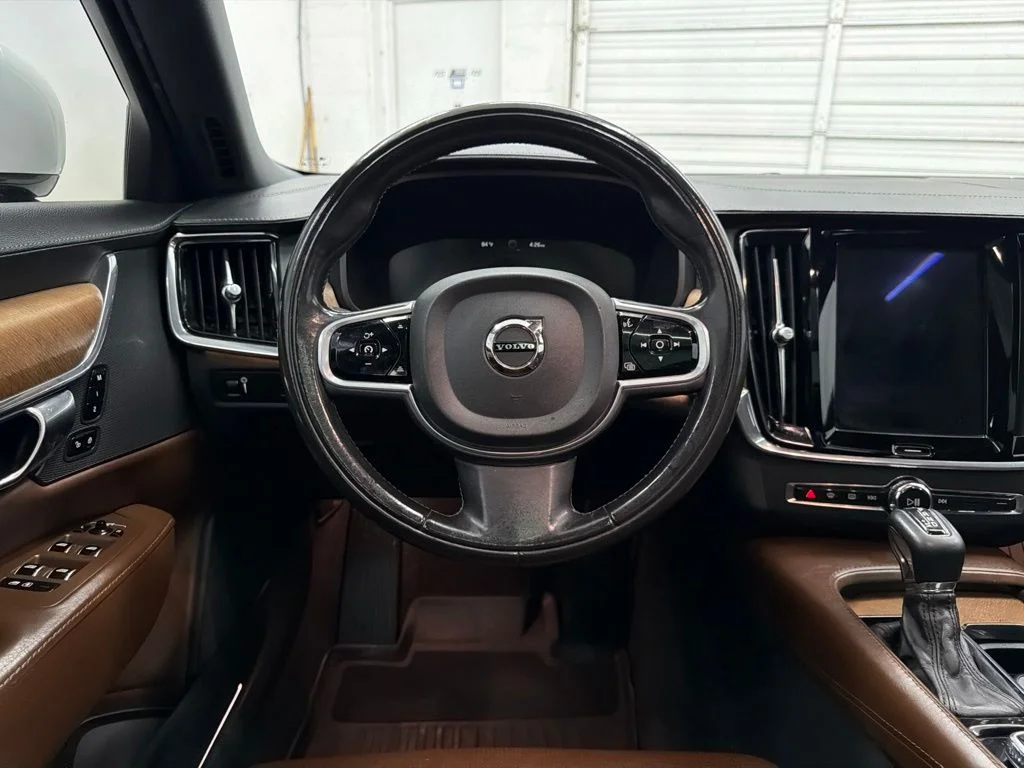 Used 2018  Volvo T6 Inscription image 23