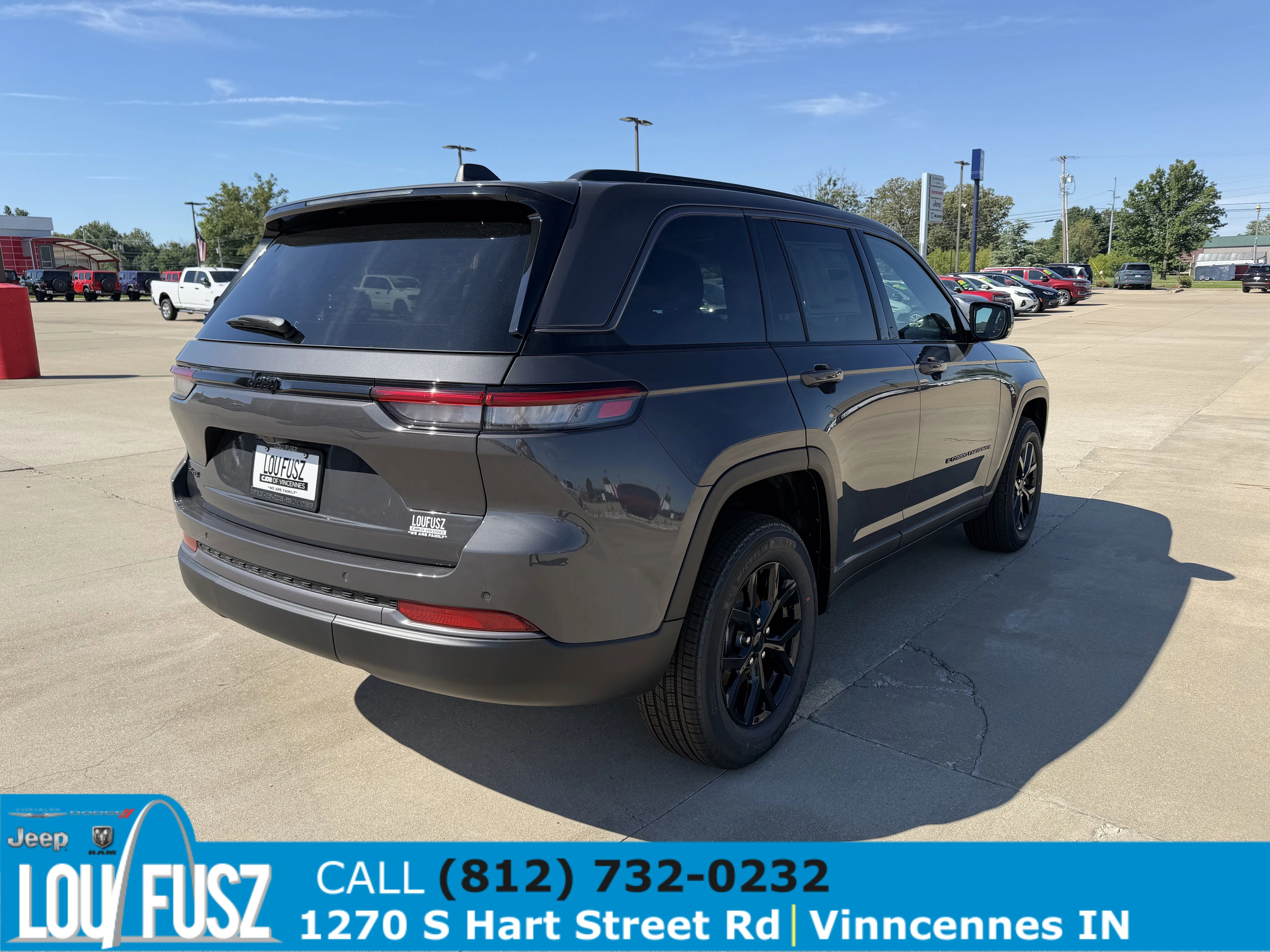New 2026 Baltic Gray Metallic Clear-Coat Exterior Paint Jeep Laredo Altitude image 7